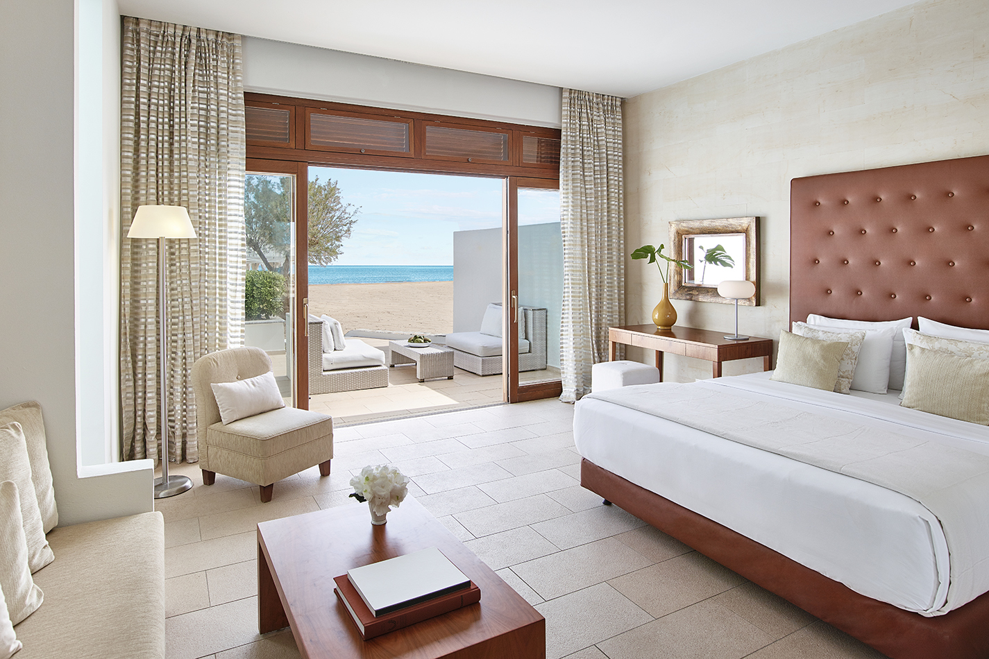 Amirandes_11_Creta-Beach-Villas-Seafront-Bedroom